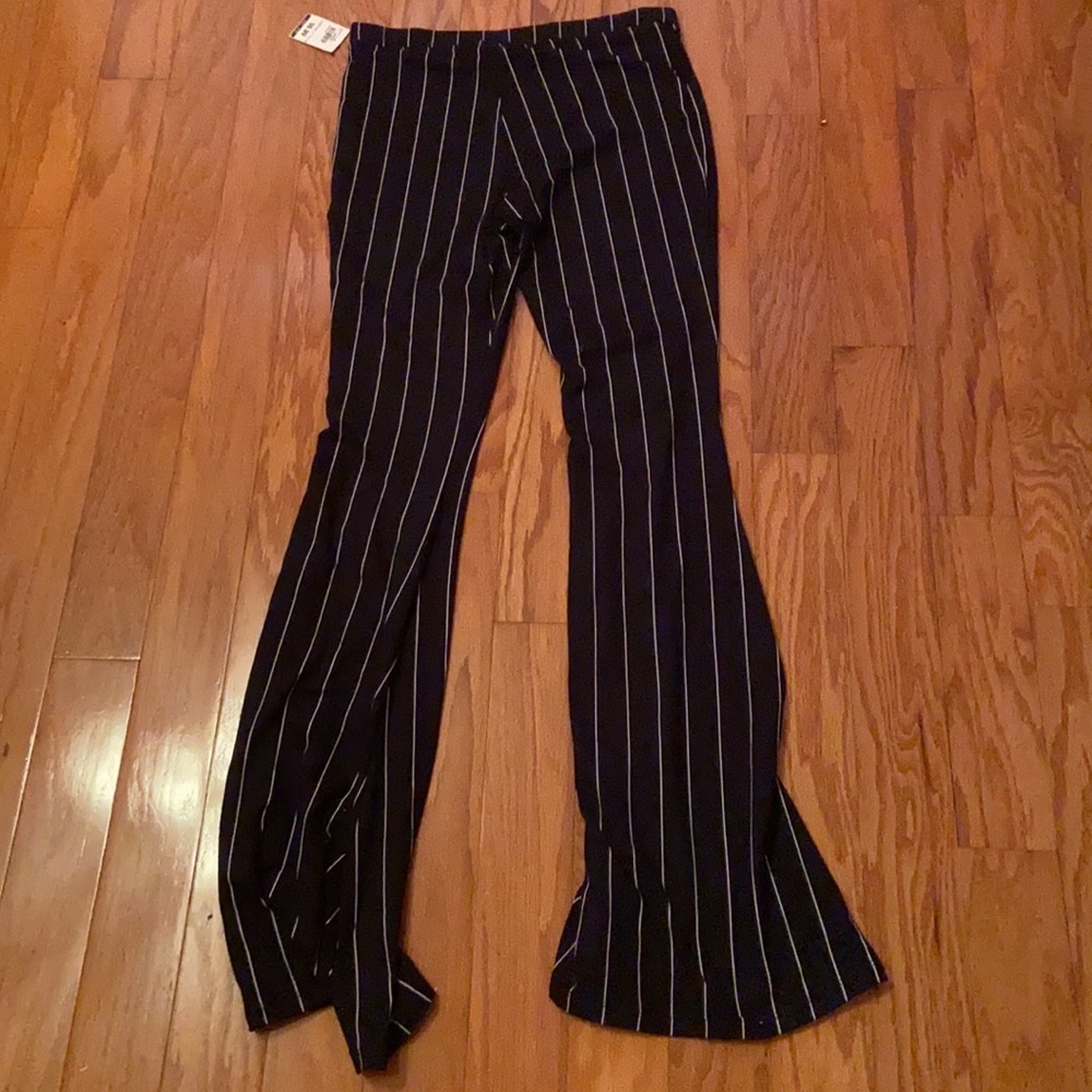 NWT Raggs 2 Riches Juniors Black and White Stripe Flowy Pants M